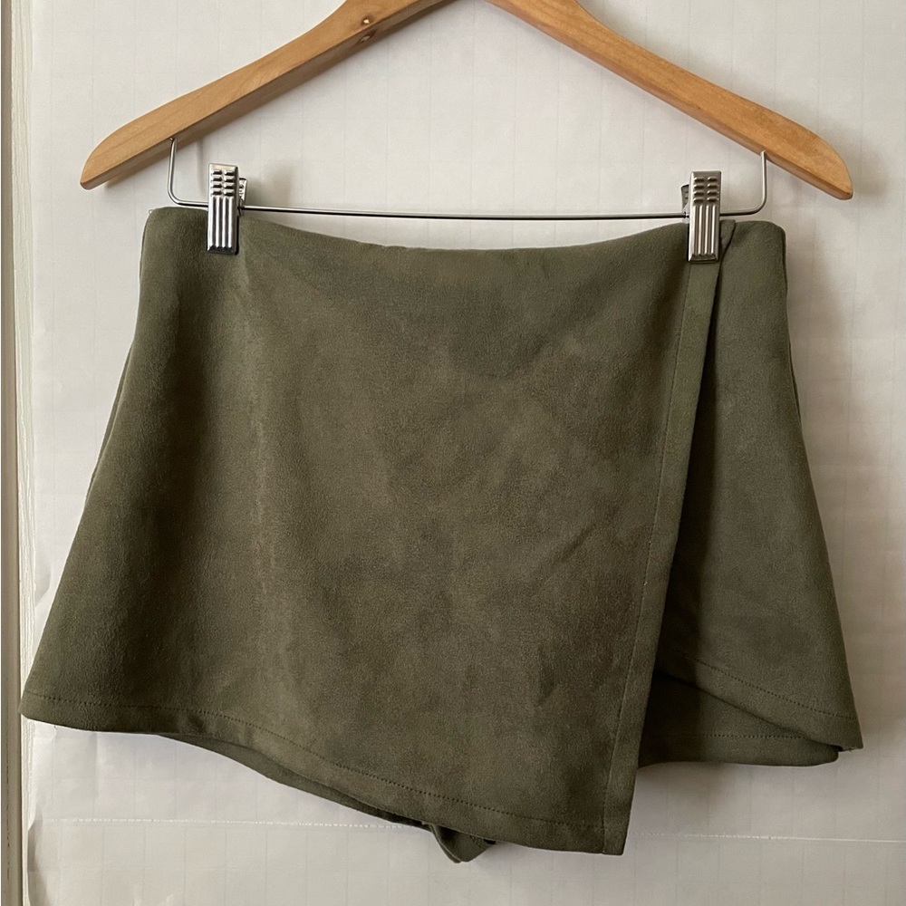 Faux suede skort.